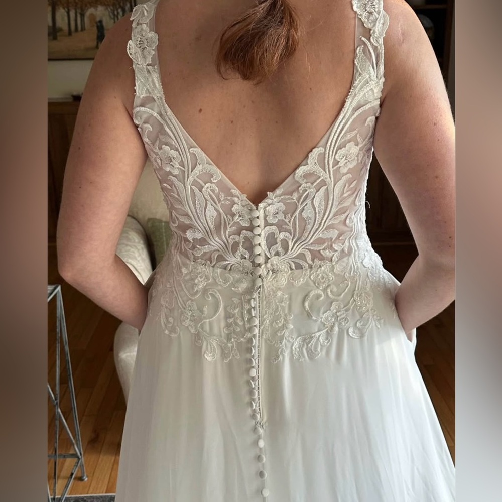 Elegant White Lace Women's Dress - image 3